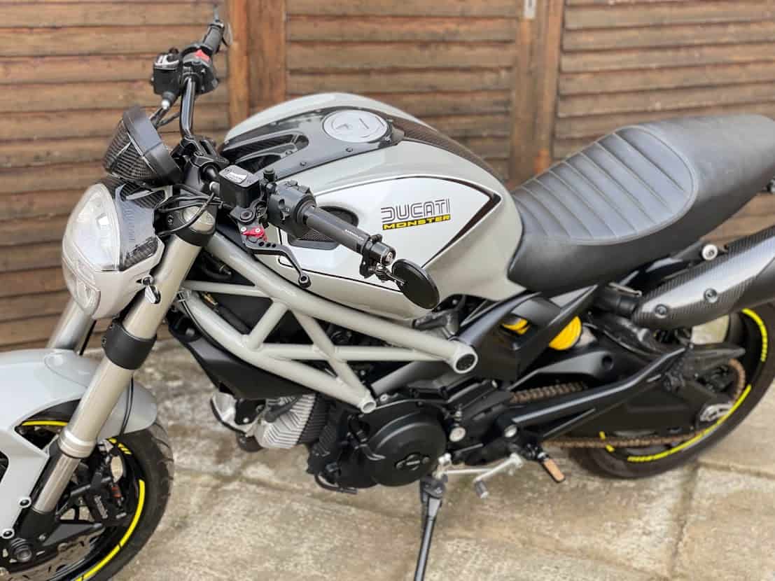 DUCATI MONSTER 696