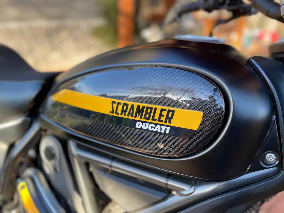 Kryt nádrže Ducati - karbon, pravá strana