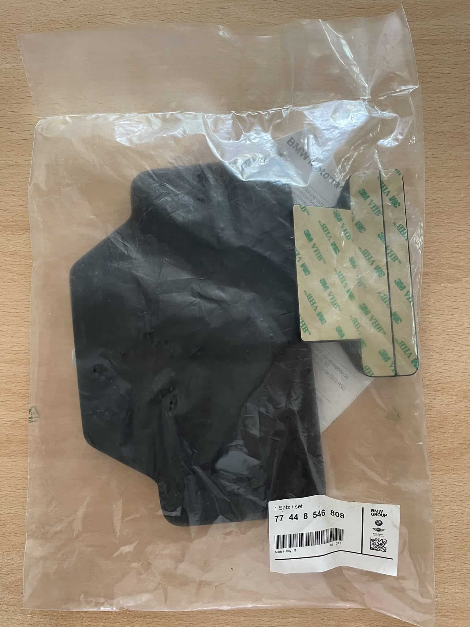 BMW - opěrka na hliníkový TopCase 77448546808