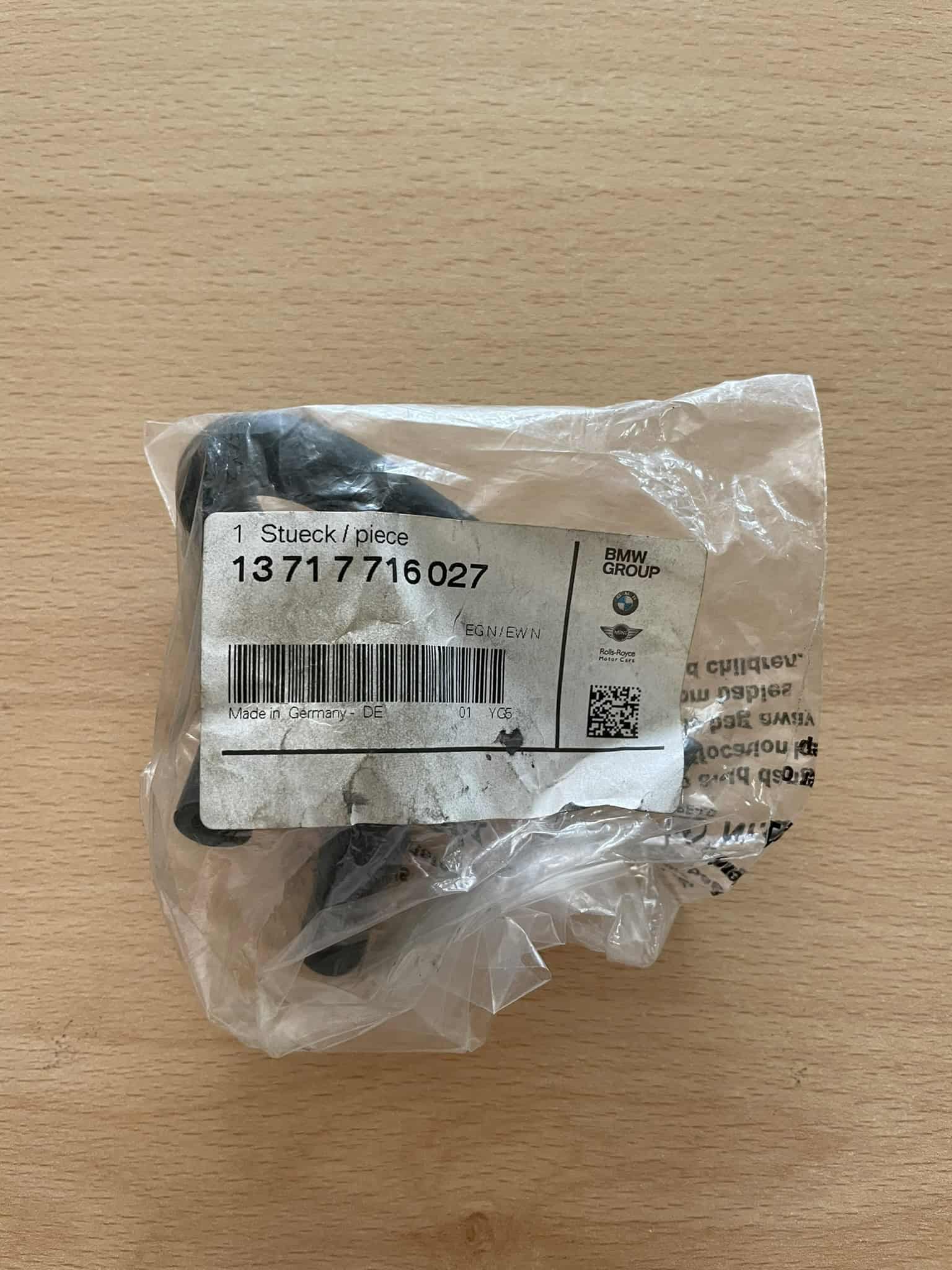 BMW - podtlakové hadice F 800 GS 13717716027