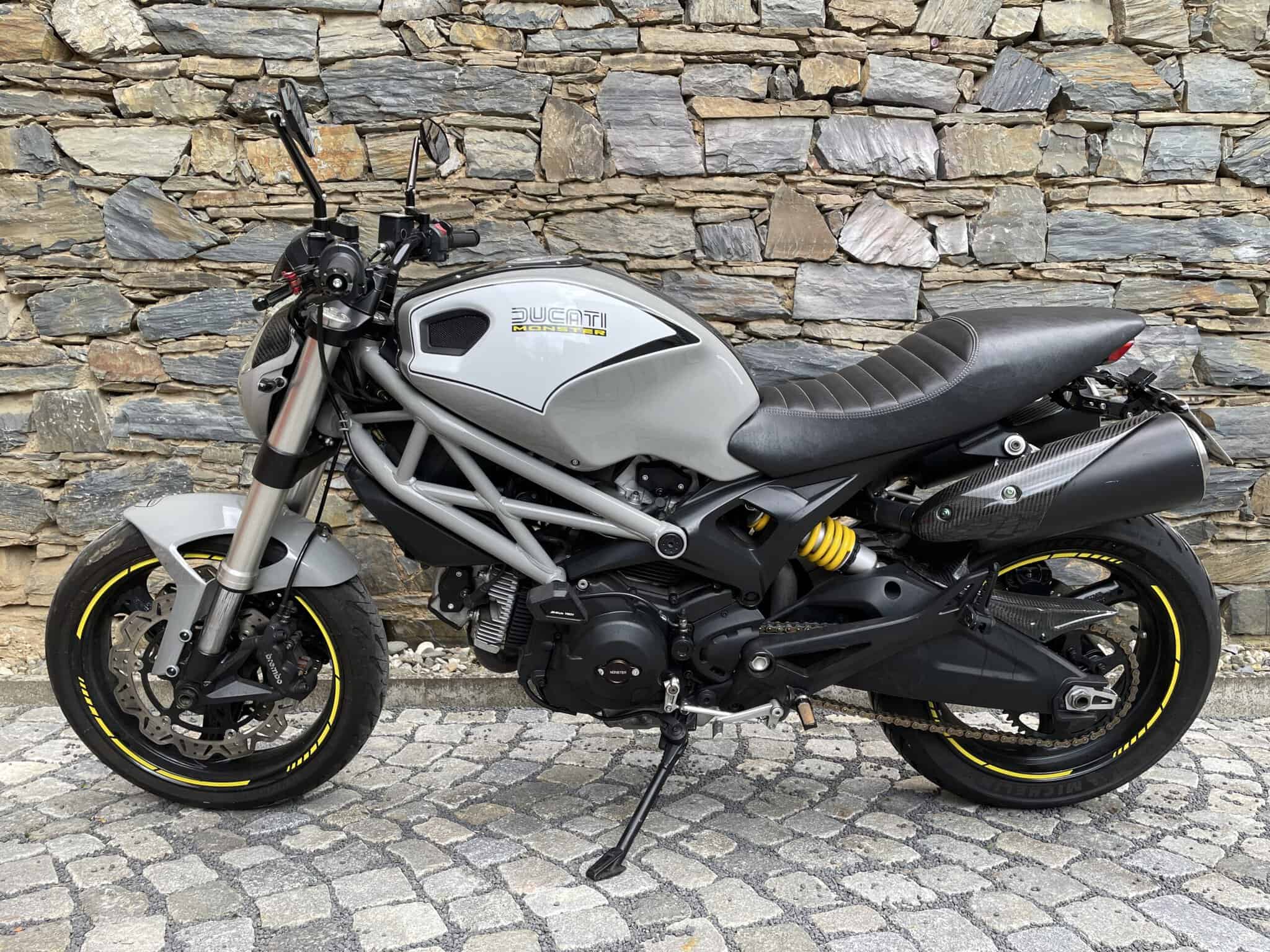 DUCATI MONSTER 696 2012